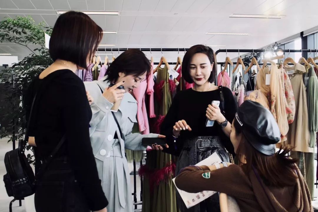 dfoss20上海时装周订货会火爆进行中