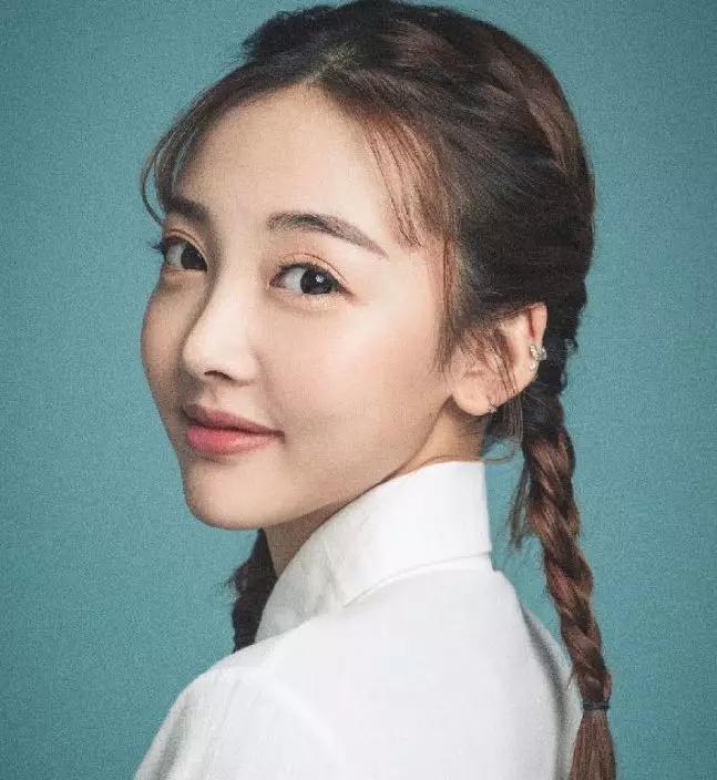 演员:蔡夏颖杭州话剧艺术中心优秀青年演员代表作:《好久不见》,《杀