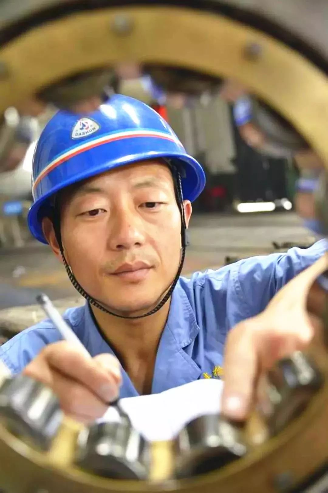 李向前精研挚爱铸匠心丨壮丽70年最美奋斗者