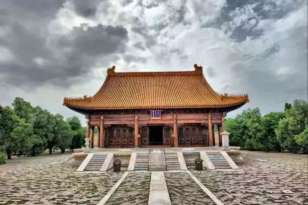 抠门,奢侈,最大的金丝楠木殿道光慕陵也很是美观昌西陵隆恩殿内的藻井