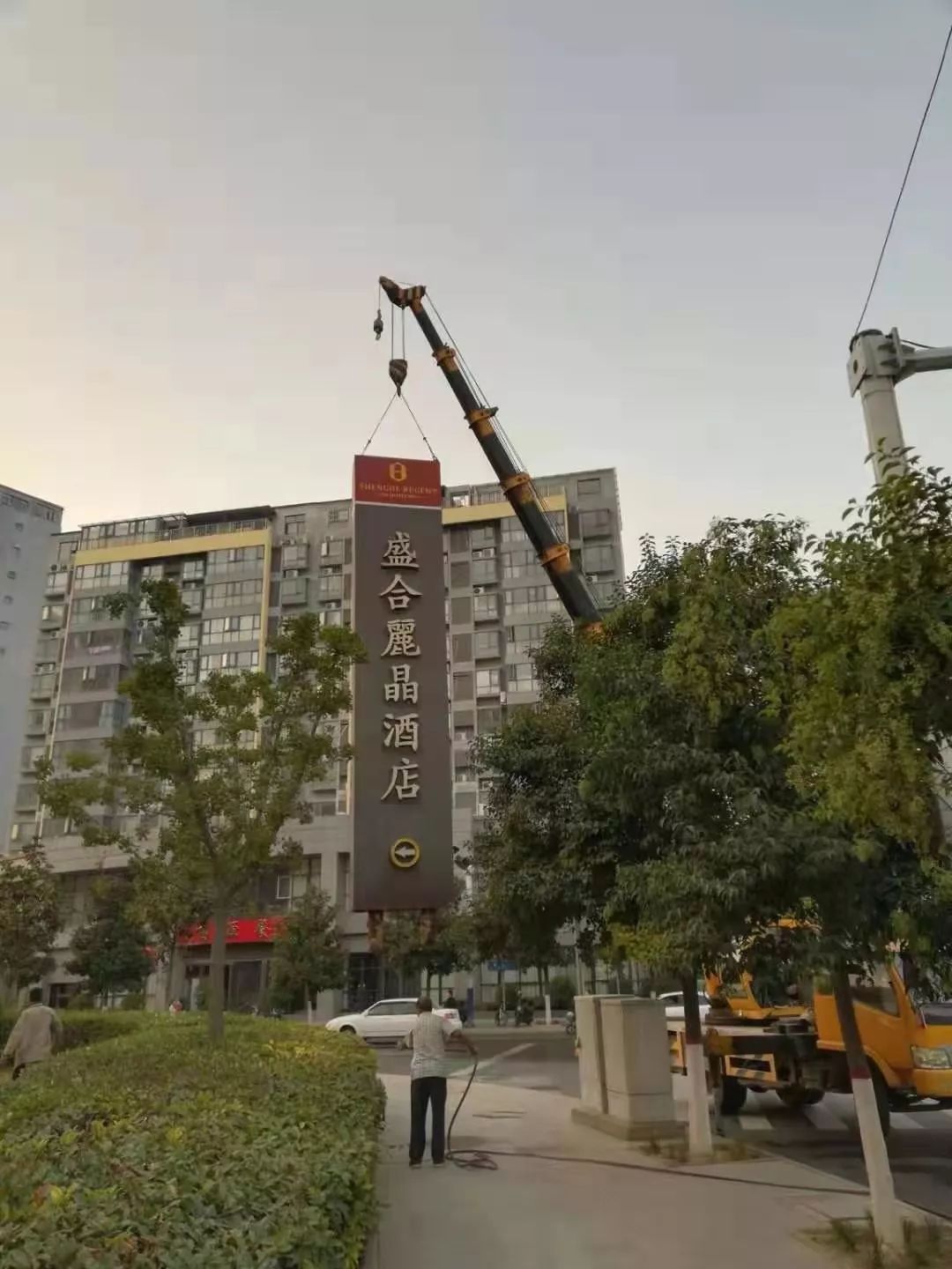 咋啦长葛老大老大的广告牌到处都在拆