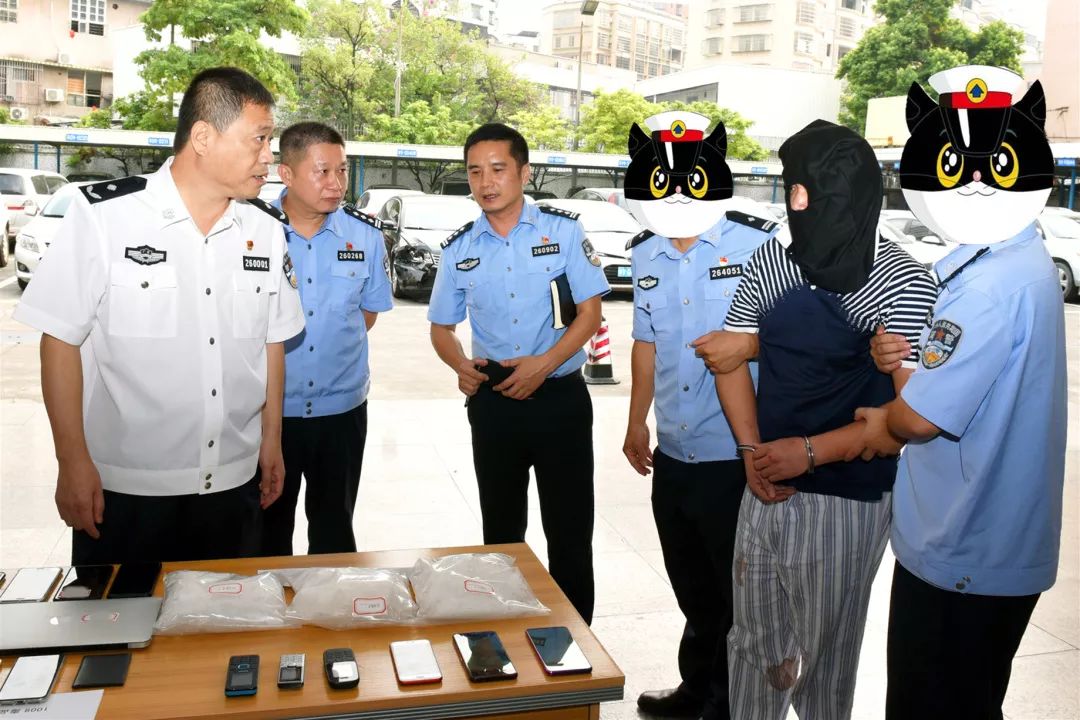普宁高速出口上演警匪片民警开枪制服毒贩