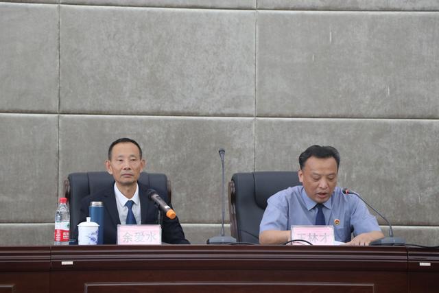 原北京军区空军副政委余爱水少将莅临我院举办依法治国与中华民族伟大