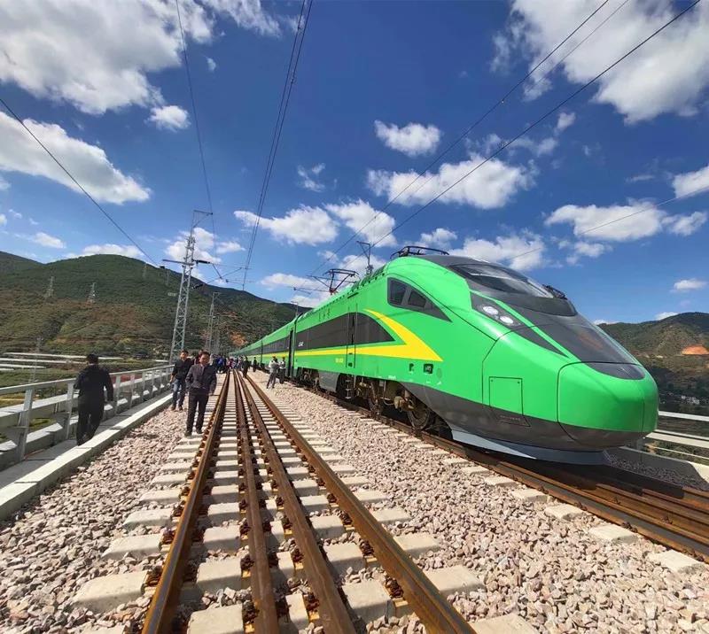 绿巨人来了云南永广铁路开通运营永仁元谋进入动车时代