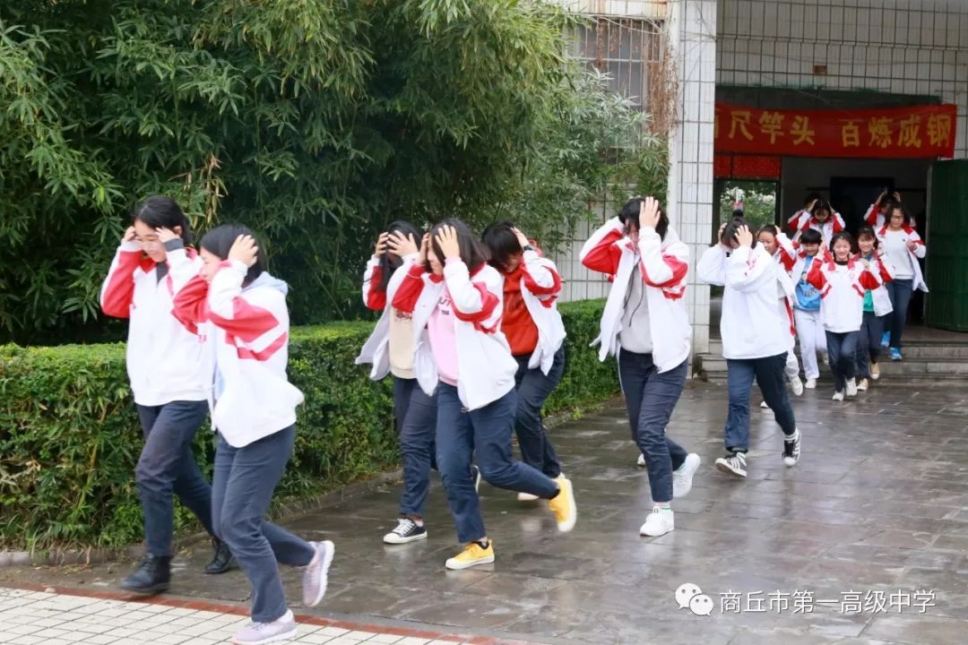 筑牢生命安全防线——商丘市一高举行安全疏散演练