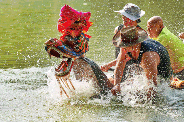 文化遗产每年端午蒋村人都会自发开展划龙舟活动"划龙舟体强庆丰年,观