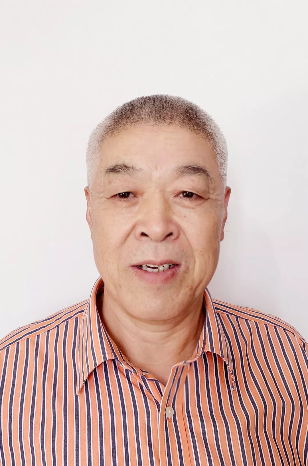 何吉祥(俞塘村)11夏寿林作为一名退休教师,仍热心于教育事业.