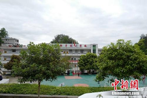 新加坡驻华大使馆慈善义卖"预热"庆祝新中建交30周年_彭水县