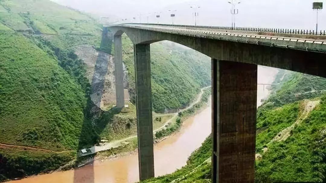 牛栏江特大桥是昭待高速公路最重要也是最后的一个控制性工程,它的