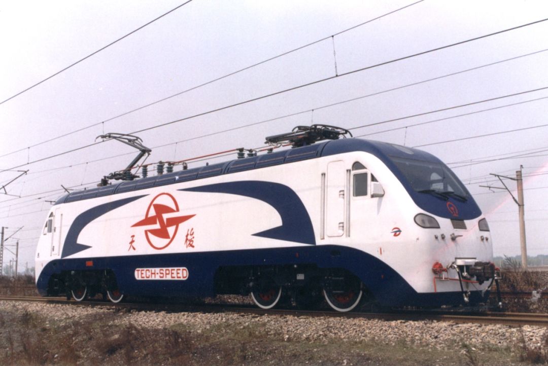 图为"天梭"号五次大提速上世纪90年代初,我国铁路客车最高时速徘徊在