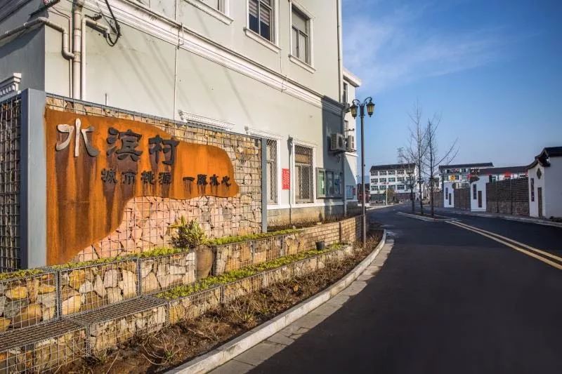 螺洋街道水滨村公路驿站与此同时,路桥区建立规范乡镇农村公路管理站