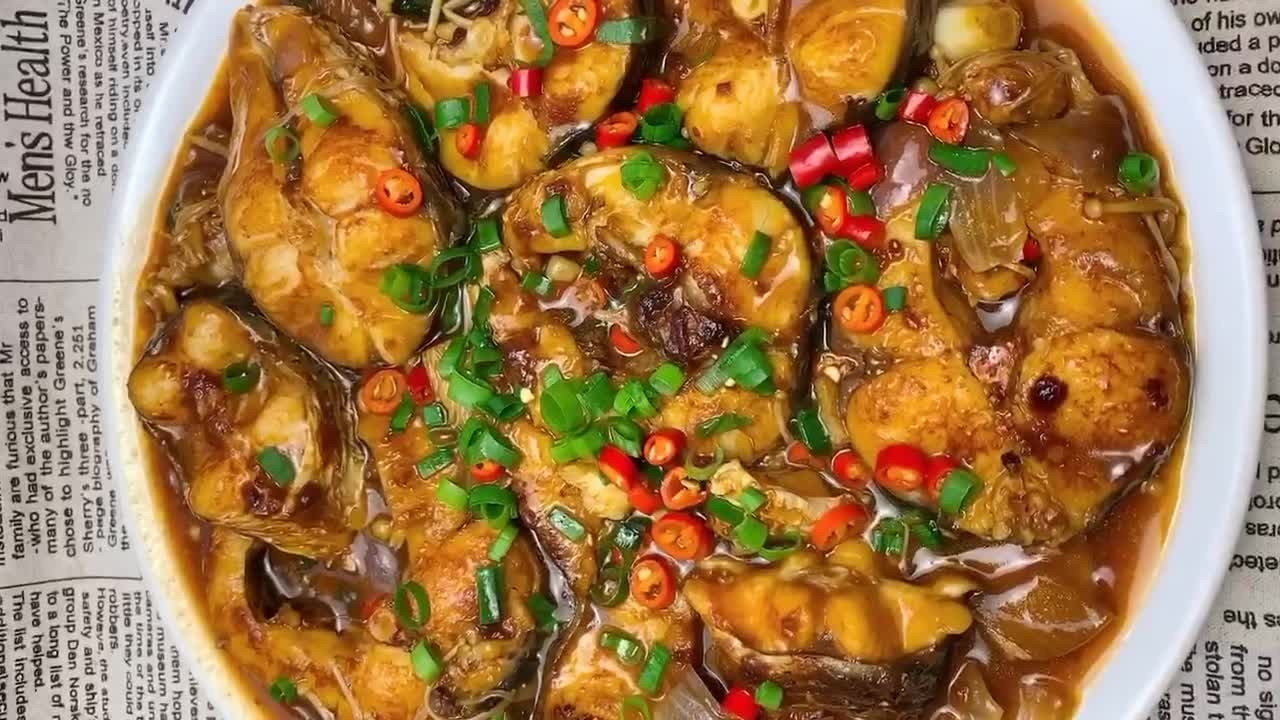 草鱼怎么做好吃?试试此做法,肉质紧实咸香微辣,既鲜嫩又滋补!