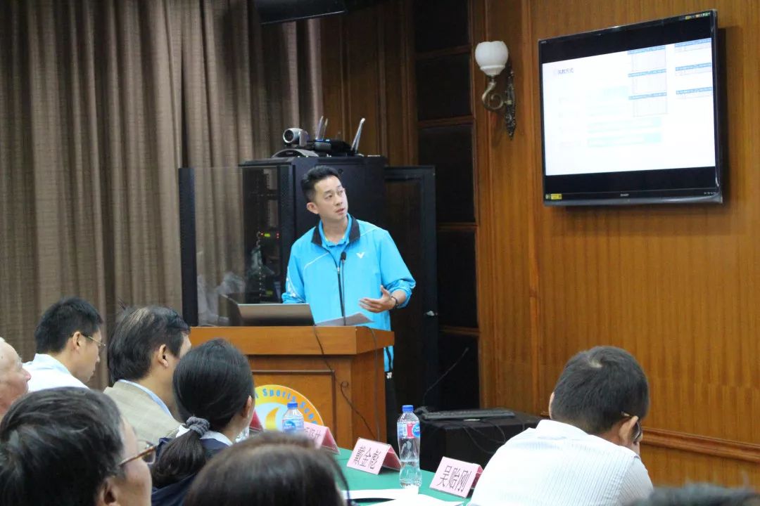 进行了结题报告陈述,市体校女子排球教练员张弘和羽毛球教练员马骁