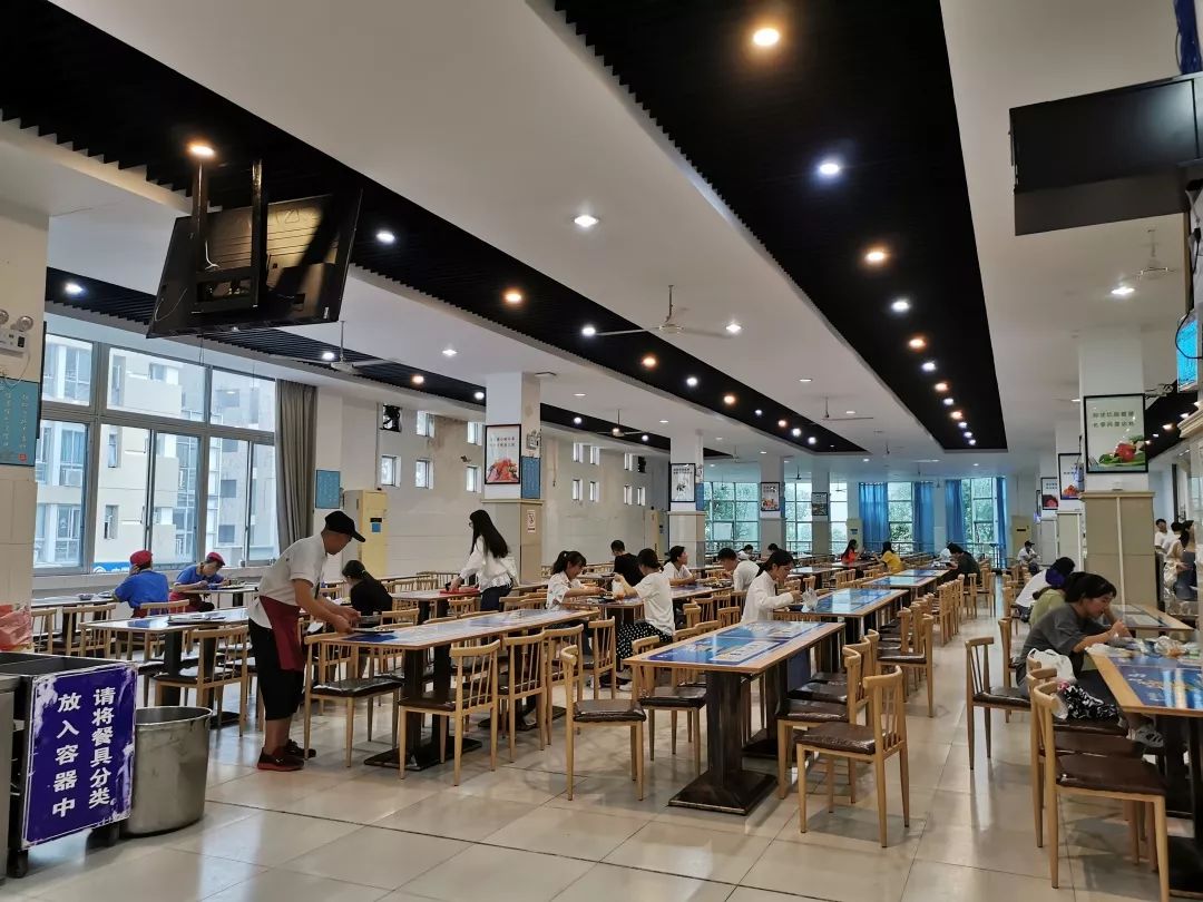 青春食语食堂大探索小吃货们跟我走