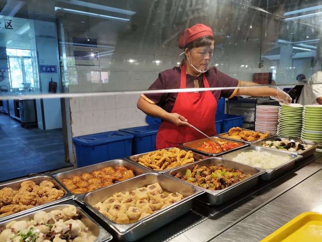 青春食语食堂大探索小吃货们跟我走