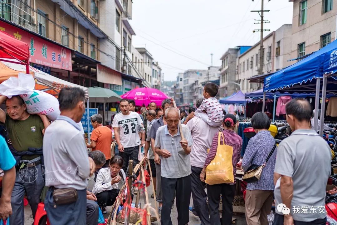 花桥镇地处东安县东北部,与冷水滩,邵阳交界,省道217线和二广高速公路