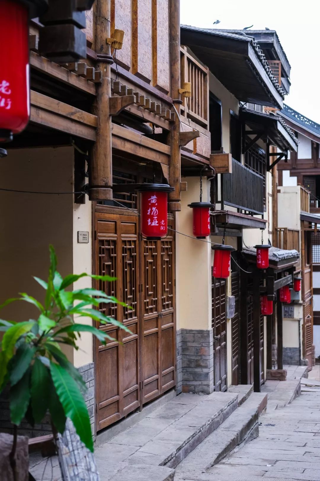 年代为序时间为轴带你漫步黄桷垭老街了解老街古建的故事下