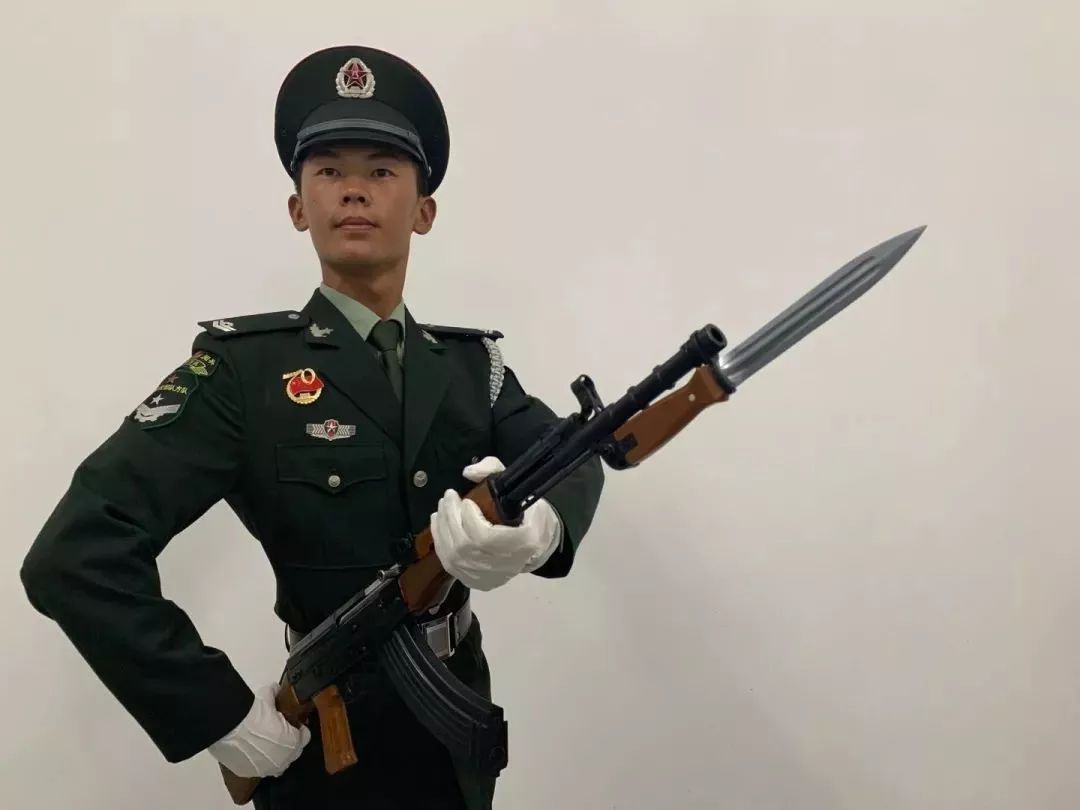 部队中是每个军人的梦想能够参加阅兵仪式接受祖国和人民检阅从天安门