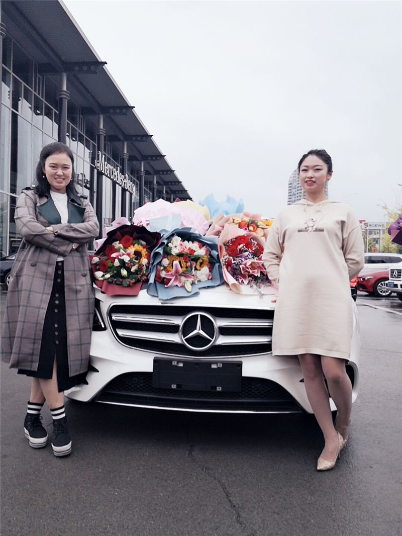 洛卡滋微商真任性,又送一台百万豪车给代理