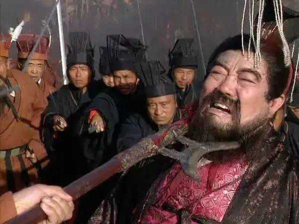 如果在《三国演义》中来个蠢人排行榜,大家认为排名前十的都有谁