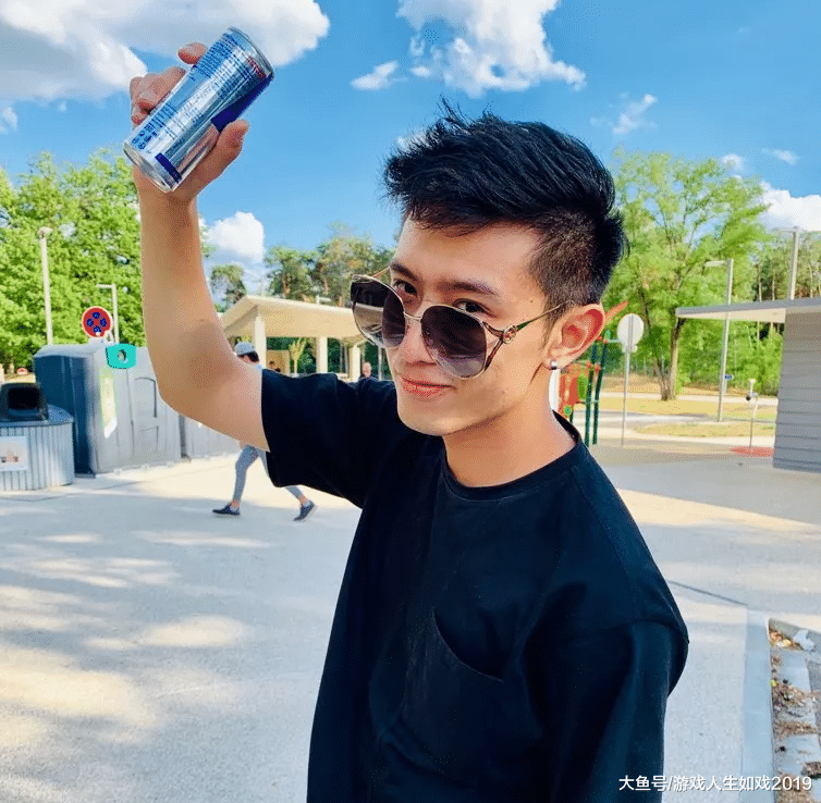 斗鱼主播正直博复播榜单前三豪送五十万钱小佳解封还会远吗