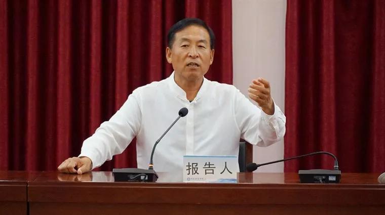 中宣部原副部长王世明为黄海师生党员阐释社会主义核心价值观