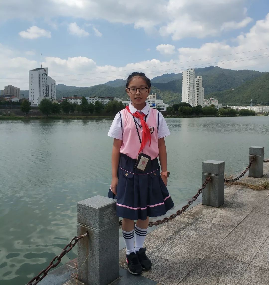 献礼建队节亮出我风采三门县实验小学2019届大队委