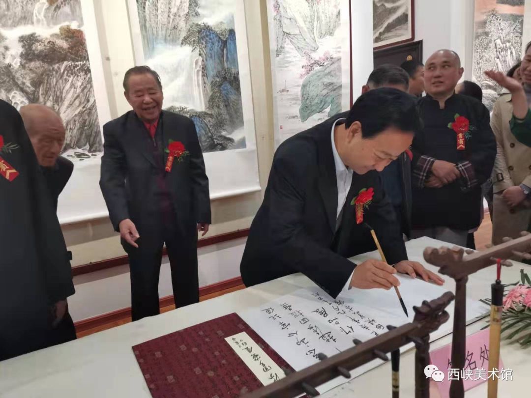 上海中国画院画家赵豫回报桑梓美术作品展开幕