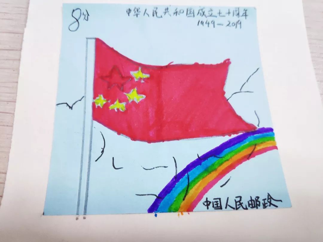 学生们充分发挥自己的美术特长,将自己的爱国情怀展示于邮票的方寸