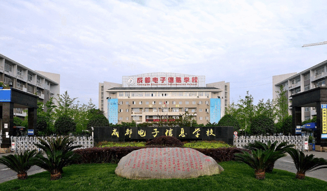 成都电子信息学校22青海卫生职业技术学院青海卫生职业技术学院是青海