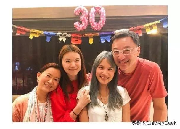 而林珊珊两个弟媳妇分别是林海峰老婆,歌后彭羚.