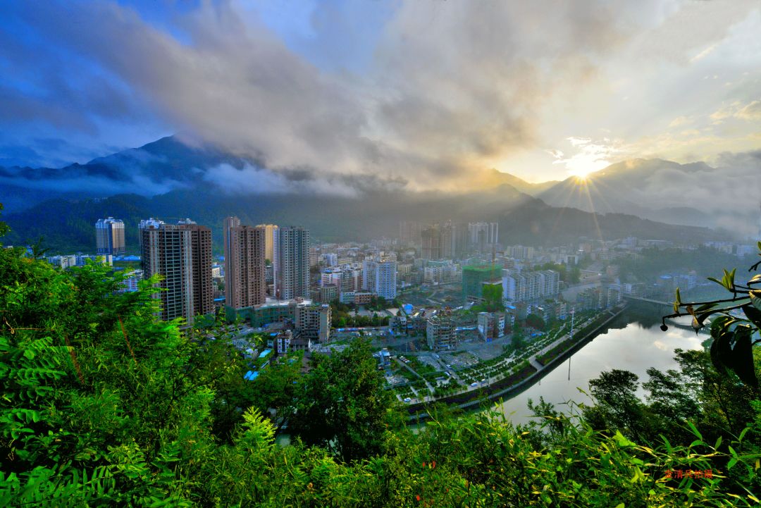 金清兵:城口县城城口山美水美人文气息浓厚是摄影爱好者的天堂欢迎