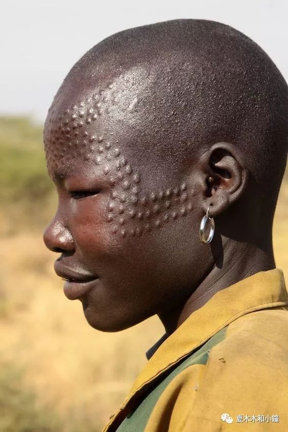 非洲人脸上的那些疤痕到底意味着什么