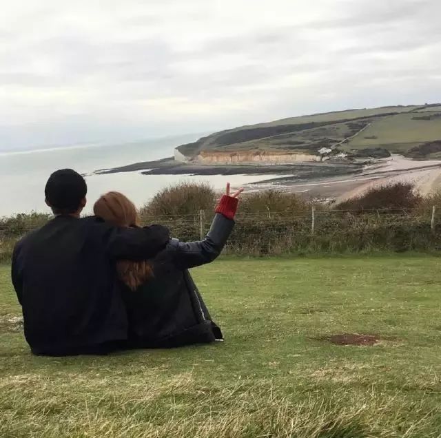 情侣照都不会拍还秀什么恩爱