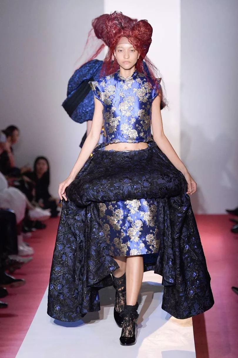 cosplay红发魔女不前卫就不叫川久保玲了丨commedesgar05ons2020