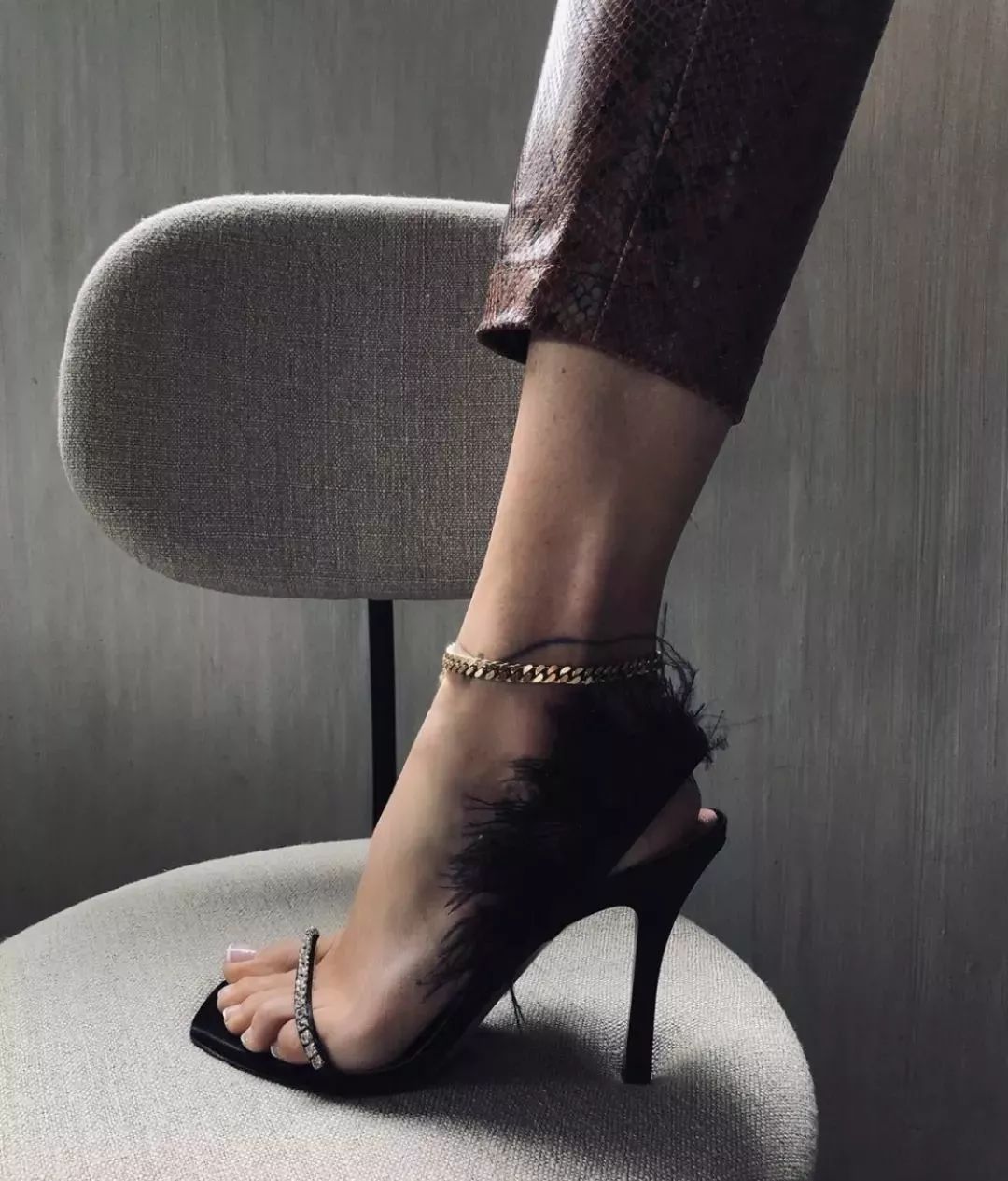 时装周强人锁难除了链条珍珠也能很朋克