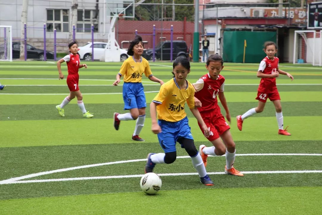 爱拼才会赢安外三条小学女子足球队参加北京市校园足球联赛小组赛