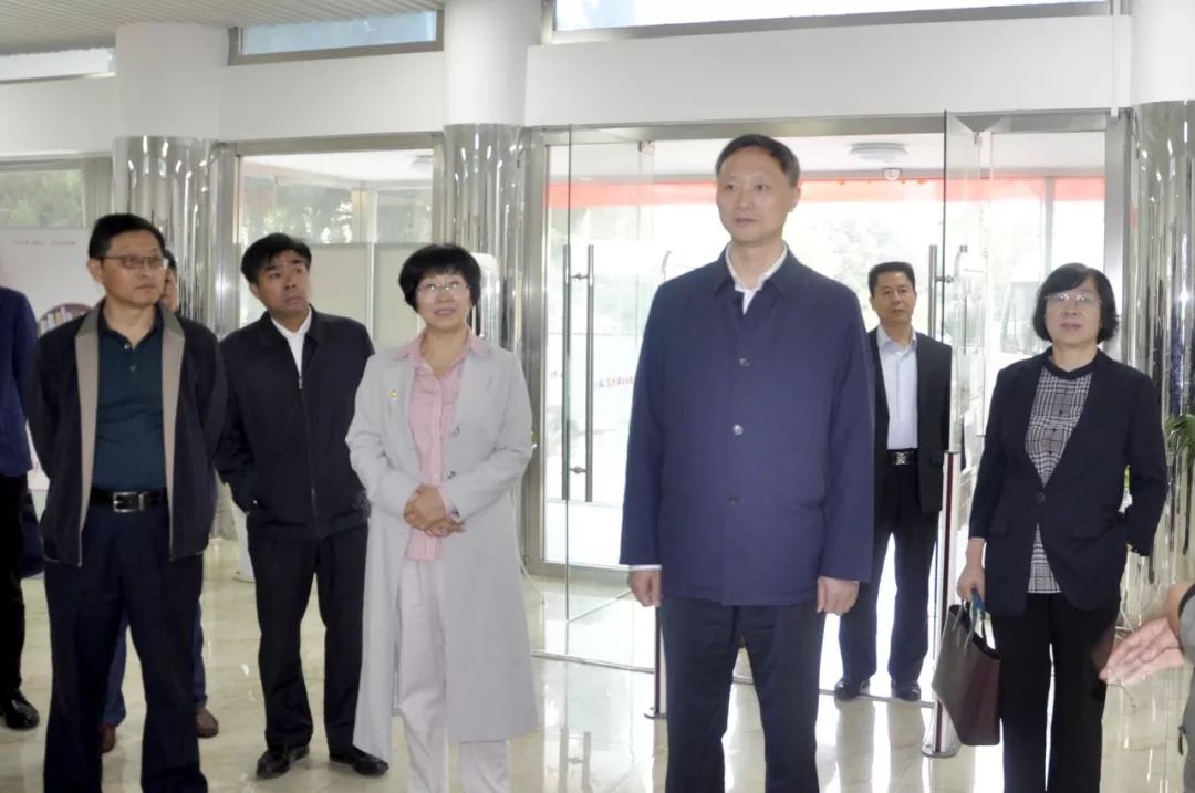 李崇年圖書館改造後運行,市圖書館人民南路館的改造進度等情況,聽取了