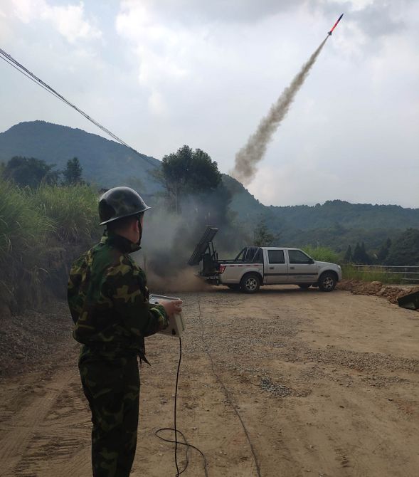 頭條尋烏久旱逢甘霖人工降雨立大功多枚炮彈打上天現場震撼附視頻