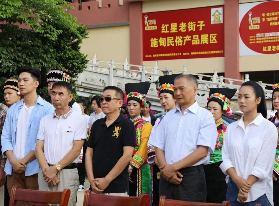 左起男一李智,王艳辉 车径行,雷献和,高雅轩因此,在该片的创作中要有