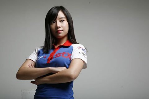 为撑起中国电竞,一天只吃一桶面_黄旭东