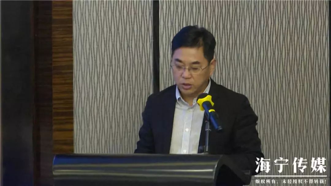 海宁市副市长杨文华为高峰论坛致辞并代表海宁市人民政府与北京航空