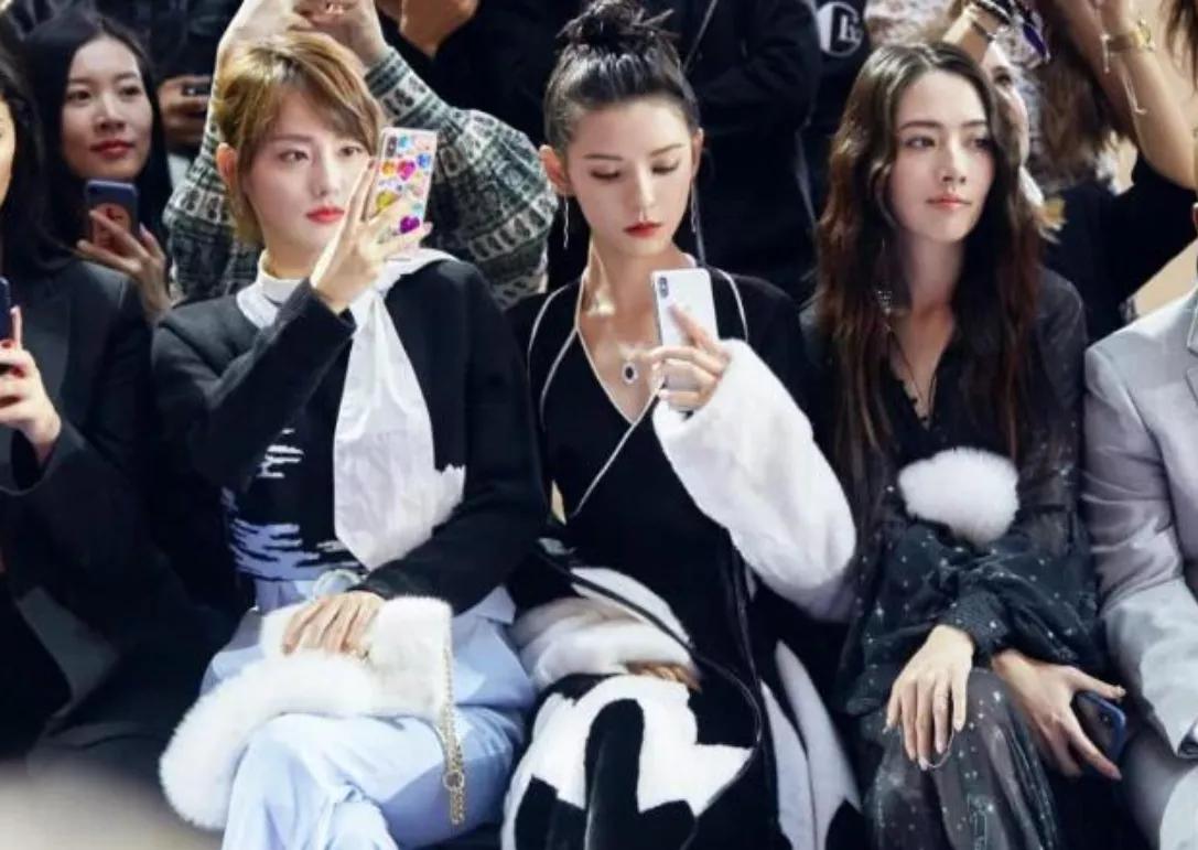 网红出身的张予曦才是"合影杀手"!同框郭碧婷张嘉倪,美得扎眼