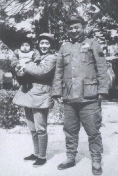 开国中将黄火星和夫人 子女