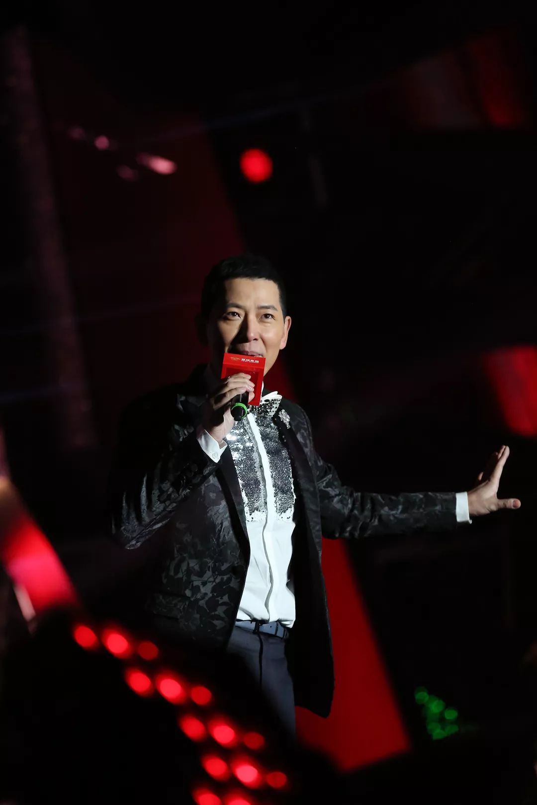 凤凰传奇腾格尔任贤齐张信哲庄心妍等明星昨晚嗨爆通辽