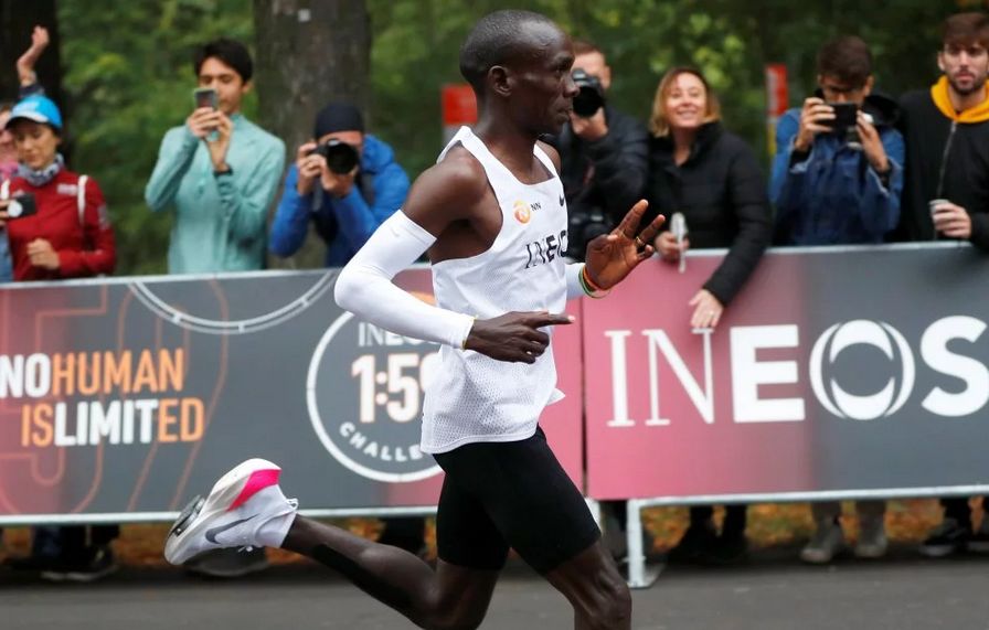 突破人类极限基普乔格马拉松跑进2小时