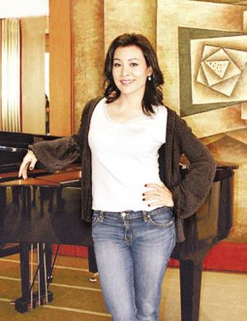 原创陈冲打扮和岁数相符合没扮嫩很真实标准的老阿姨