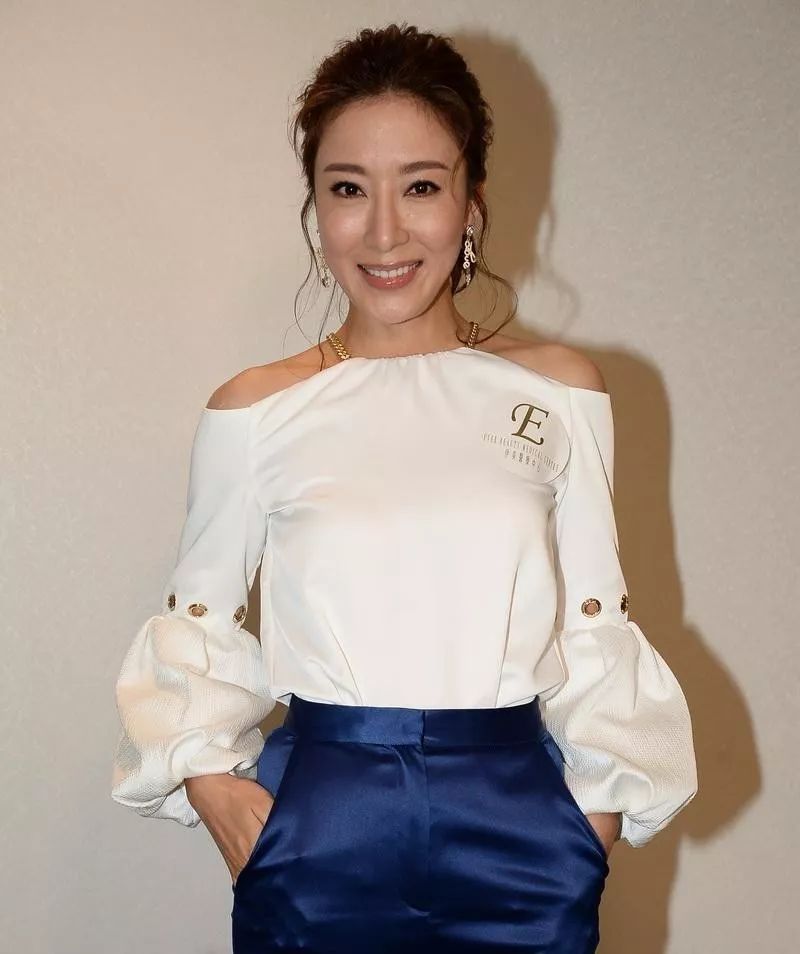 罗仲谦证实太太杨怡未怀孕传足2年有都生咗啦