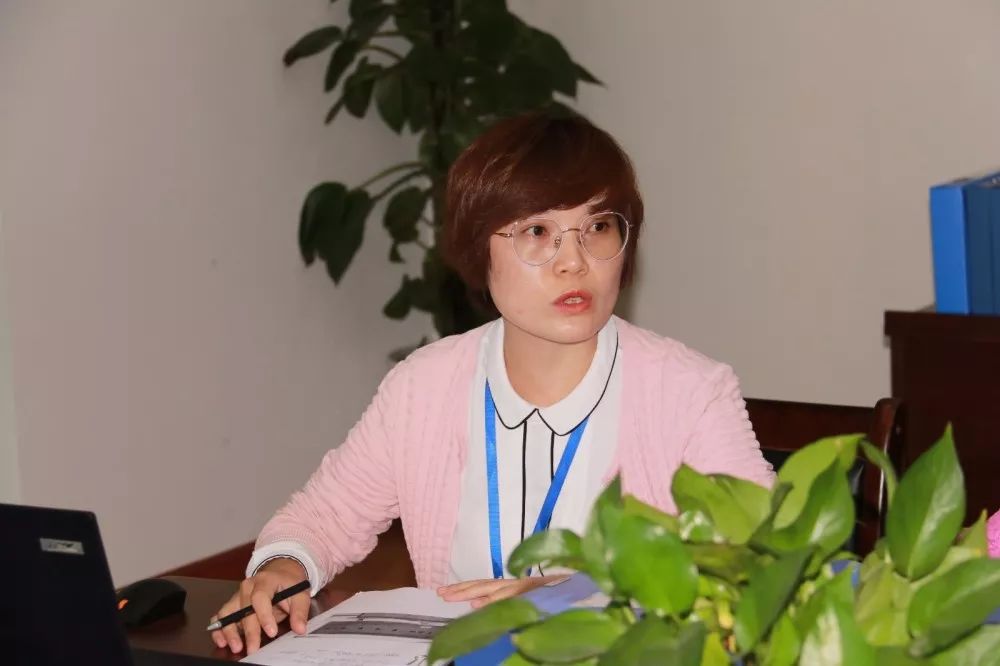 小学德育部副主任马媛媛,教师发展中心副主任汤锡莲分别介绍了"1 x