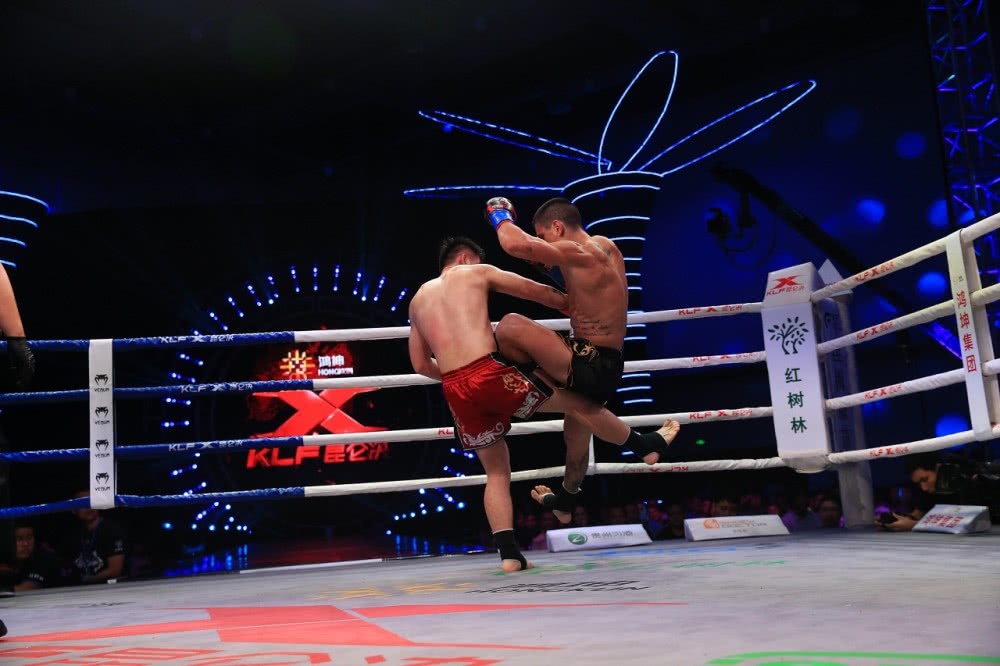 第三局李壮壮拼了连续低扫最终赢得比赛